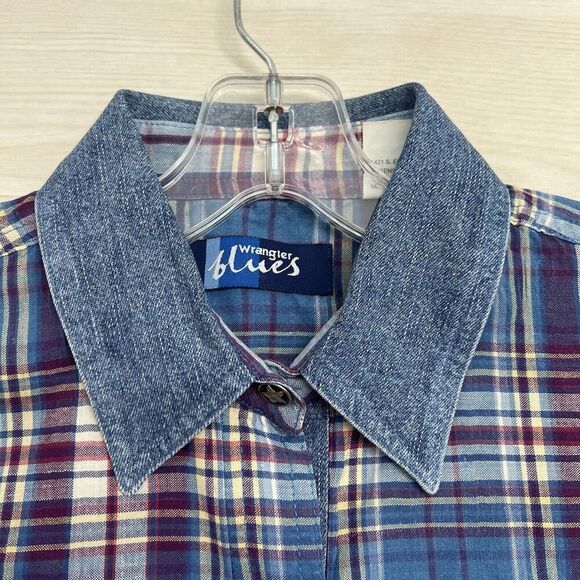 VTG Wrangler Blues Button Up Shirt Women's M Long Sleeve Blue Texas Star Buttons - Picture 2 of 11